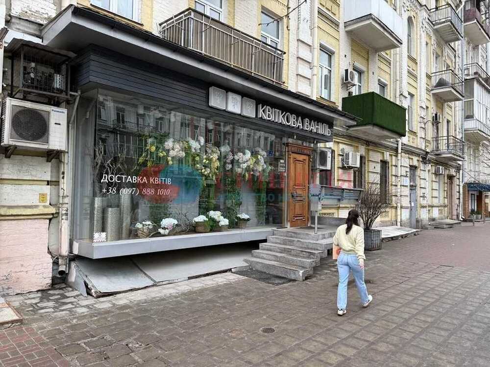 Здам довгостроково  торгову площу Київ, Печерський, вул. Саксаганського, 13/42. 