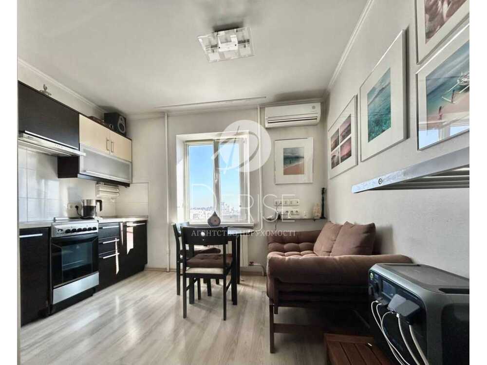 Продам 1-к квартиру Київ, Оболонський, вул. Йорданська, 11Д. 