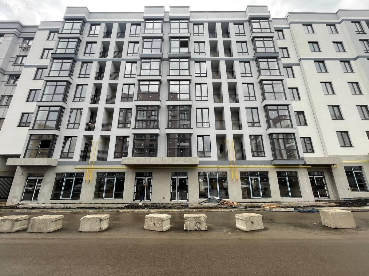 Оренда, Хотів, Фасад, Торгове, 129,2м2 або 64,6м2.