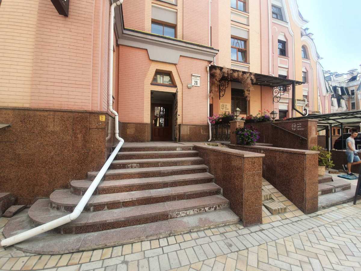 Продам 4-к квартиру Київ, Подільський, вул. Воздвиженська, 20. 