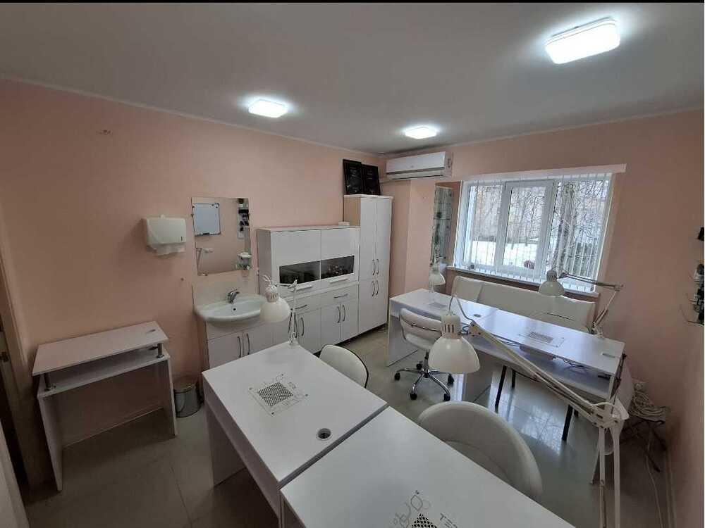 Продам  приміщення вільного призначення Чернігів, Деснянський, Тарнавського, 12. 