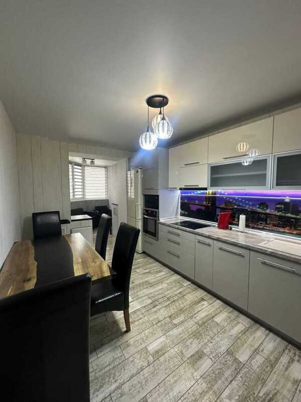 Продам 3-к квартиру Київ, Дарницький, просп. Петра Григоренка, 33/44. 