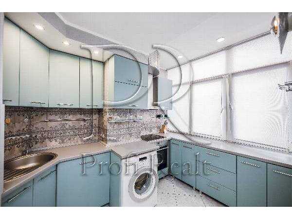 Продам 3-к квартиру Київ, Голосіївський, вул. Михайла Ломоносова, 60А. 