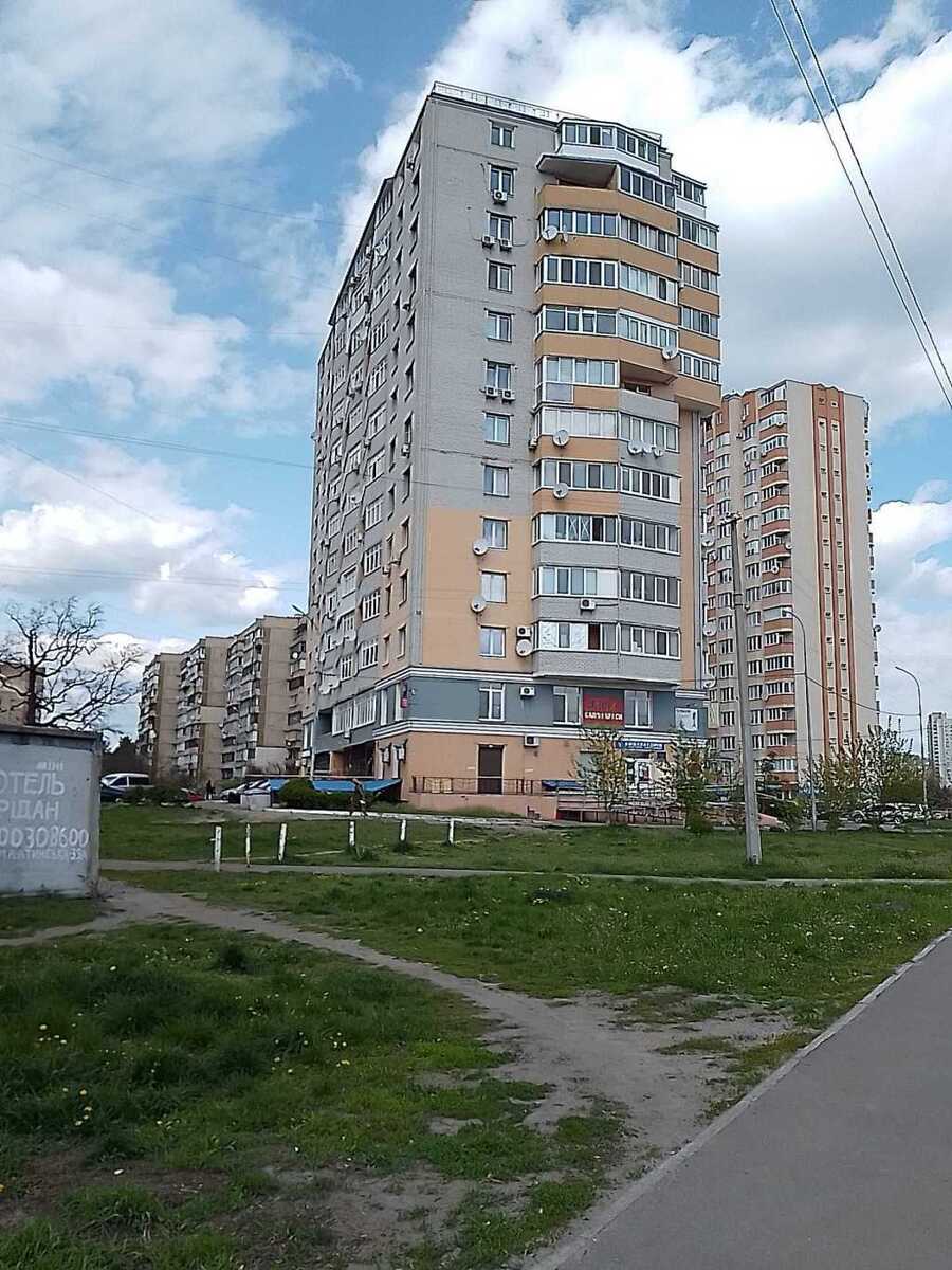 Продам 1-к квартиру Київ, Дніпровський, вул. Алма-Атинська, 37Б. 