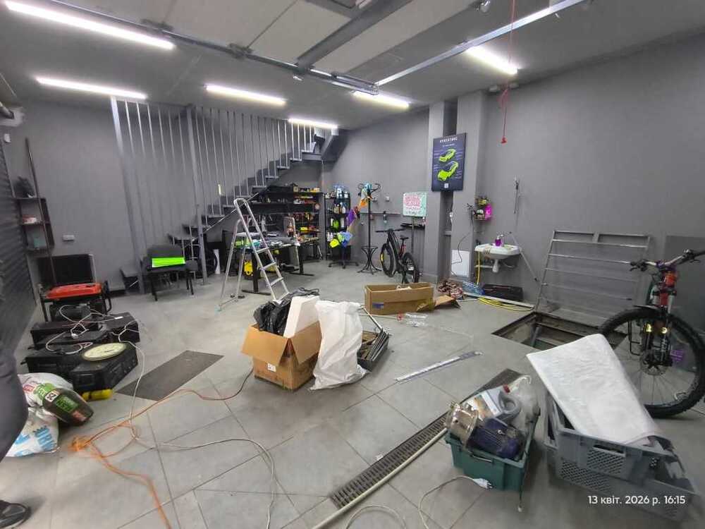 Продам  окремий гараж Київ, Деснянський, вул. Крайня, 13. 