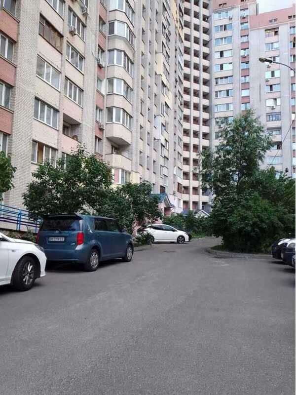 Продам 1-к квартиру Київ, Дніпровський, вул. Алма-Атинська, 41Б. 