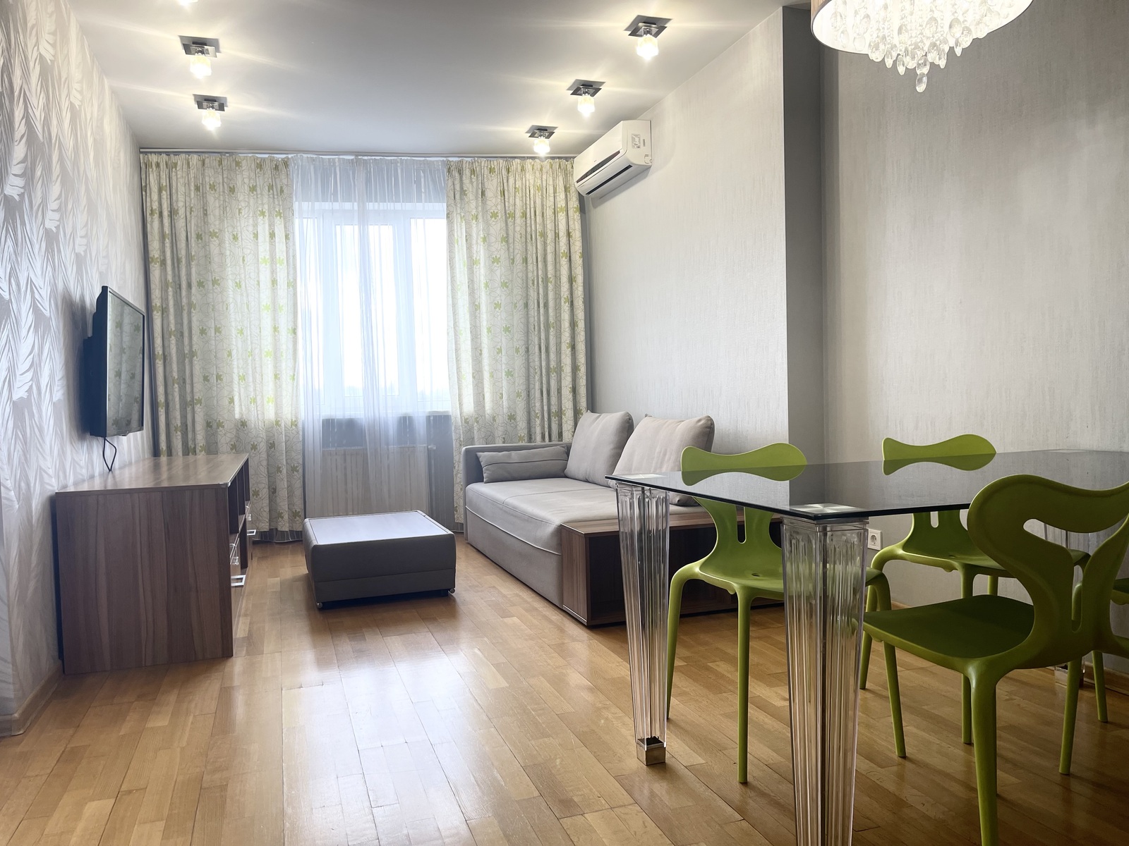 Пропонується в оренду простора 2-кімнатна квартира, Юрія Шумського вул., 5