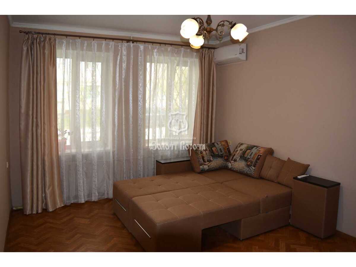 Продам 2-к квартиру Київ, Подільський, вул. Вітряні Гори, 2а. 