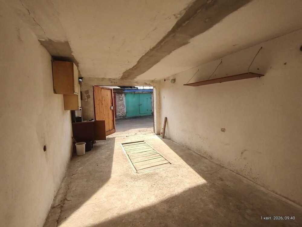 Продам  окремий гараж Київ, Деснянський, вул. Крайня, 17. 