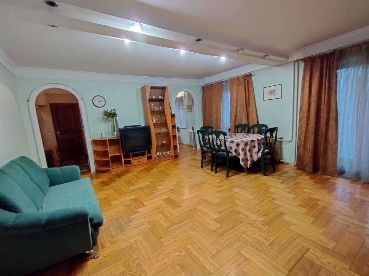 Здам довгостроково 2-к квартиру Київ, Солом`янський, пров. Політехнічний, 5а. 