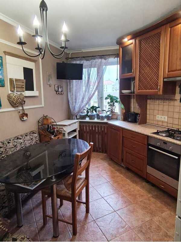 Здам довгостроково 2-к квартиру Київ, Подільський, вул. Нижній Вал, 41. 