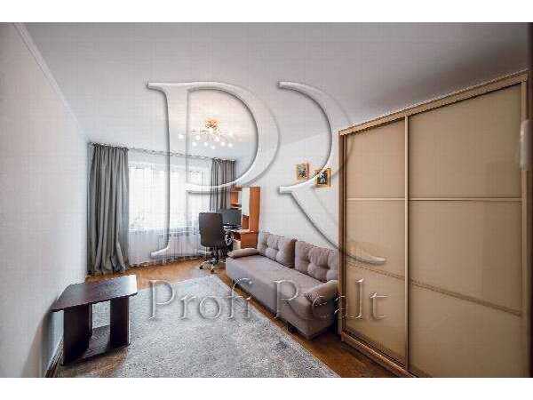 Продам 3-к квартиру Київ, Голосіївський, просп. Голосіївський, 19. 