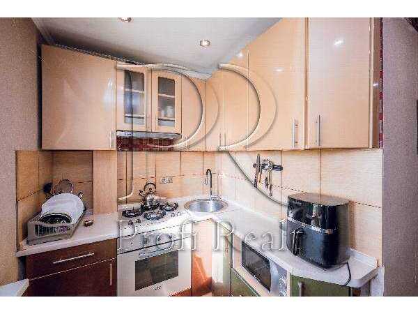 Продам 1-к квартиру Київ, Святошинський, вул. Симиренка, 12А. 