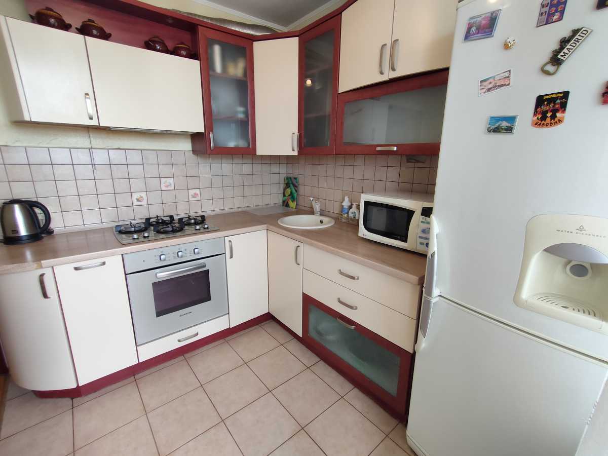 Здам довгостроково 3-к квартиру Київ, Святошинський, просп. Леся Курбаса, 5Б. 