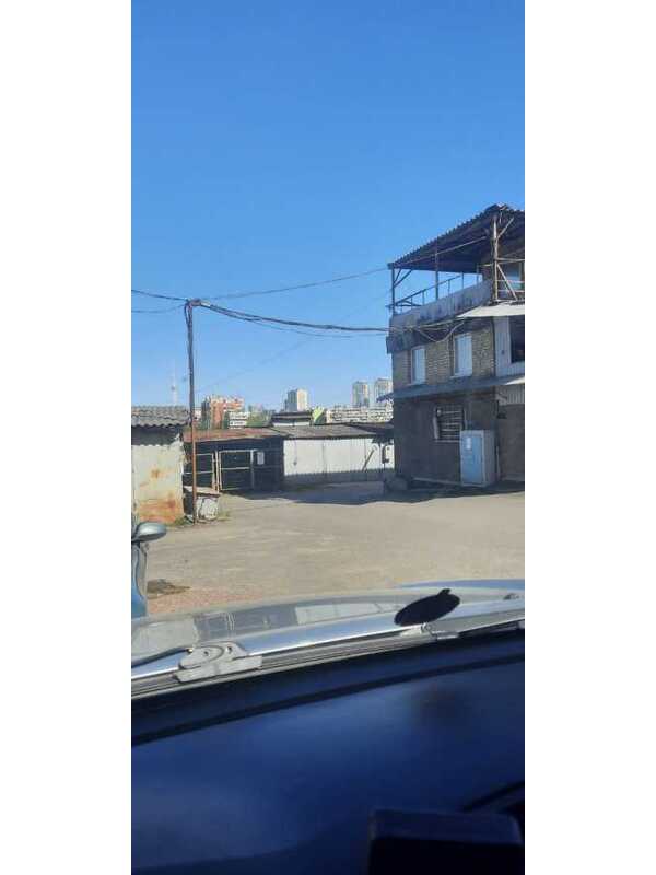 Здам довгостроково  місце в гаражному кооперативі Київ, Солом`янський, вул. Уманська. 