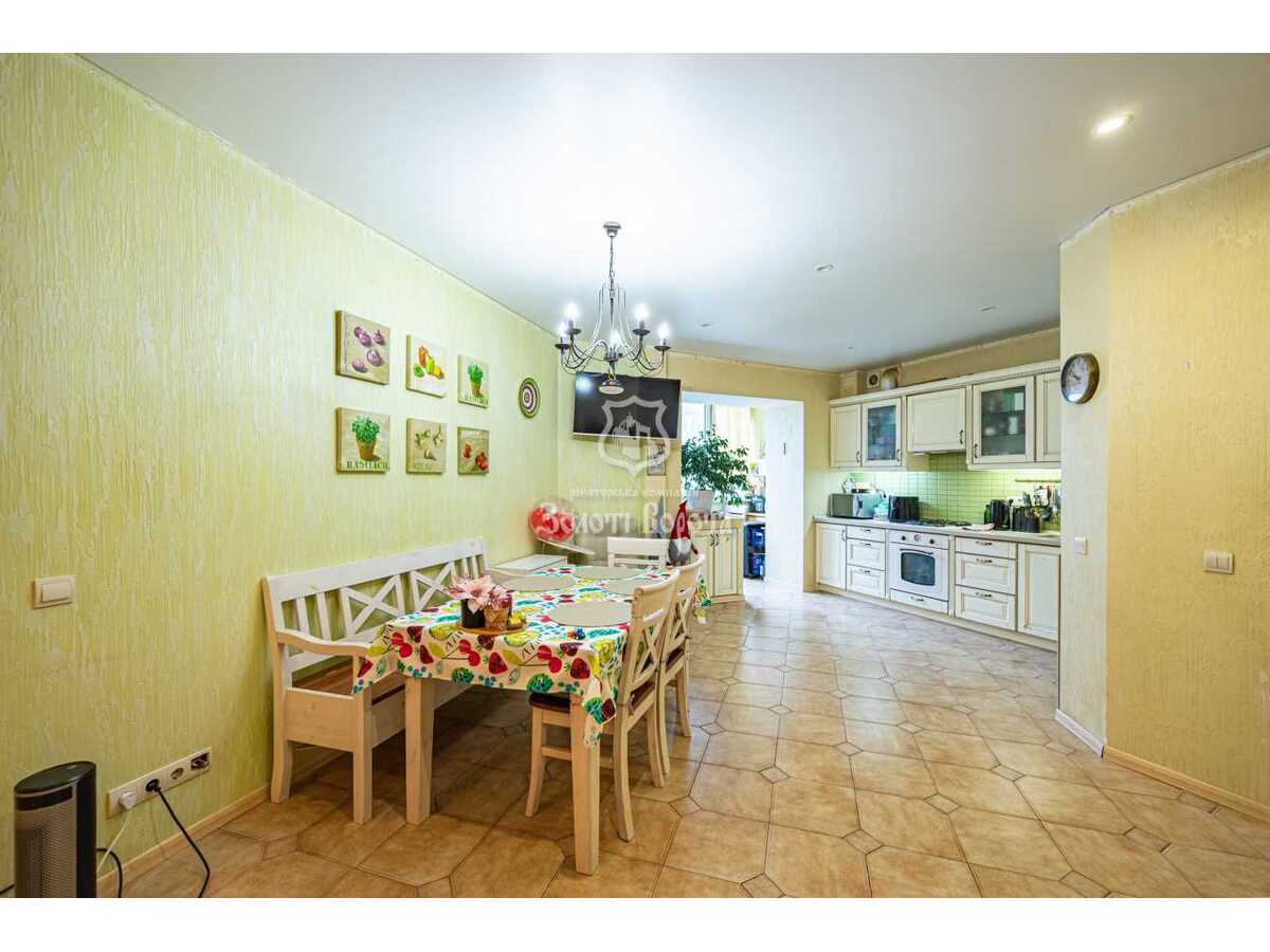 Продам 2-к квартиру Бориспільський, Чубинське, Погребняка , 14. 