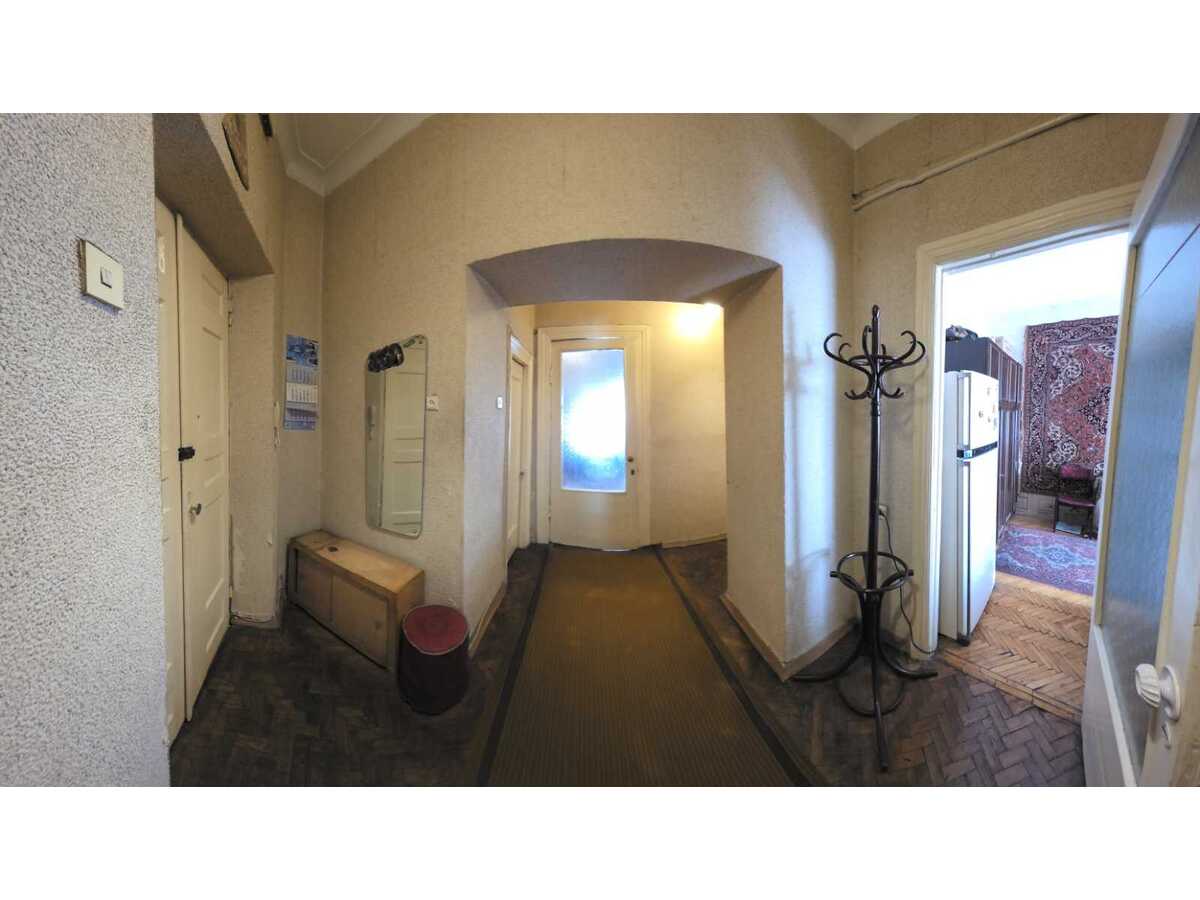 Продам 2-к квартиру Київ, Печерський, вул. Велика Васильківська, 67/7. 