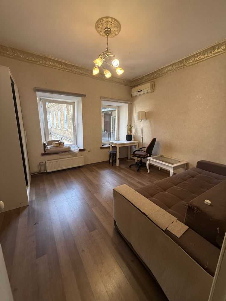 Продам 1-к квартиру Одеса, Приморський, Леонтовича. 