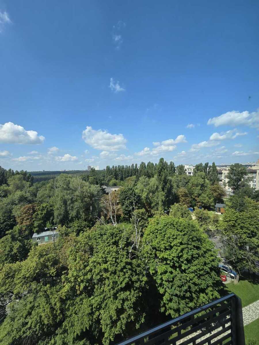 Продам 1-к квартиру Київ, Голосіївський, вул. Метрологічна, 107. 