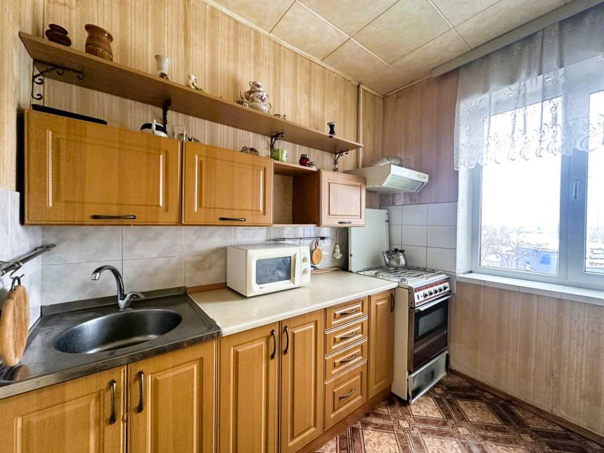 Продам 3-к квартиру Київ, Дарницький, вул. Здолбунівська, 7а. 