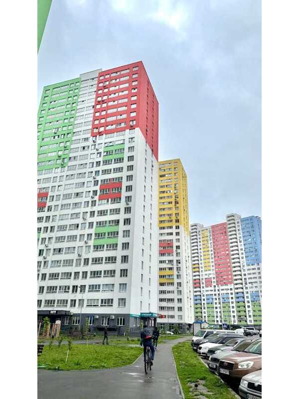 Продам 1-к квартиру Броварський, Бровари, Симоненка, 107А. 