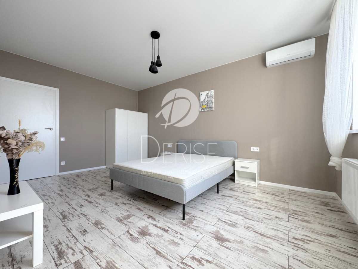 Продам 2-к квартиру Київ, Голосіївський, вул. Михайла Ломоносова, 34б. 