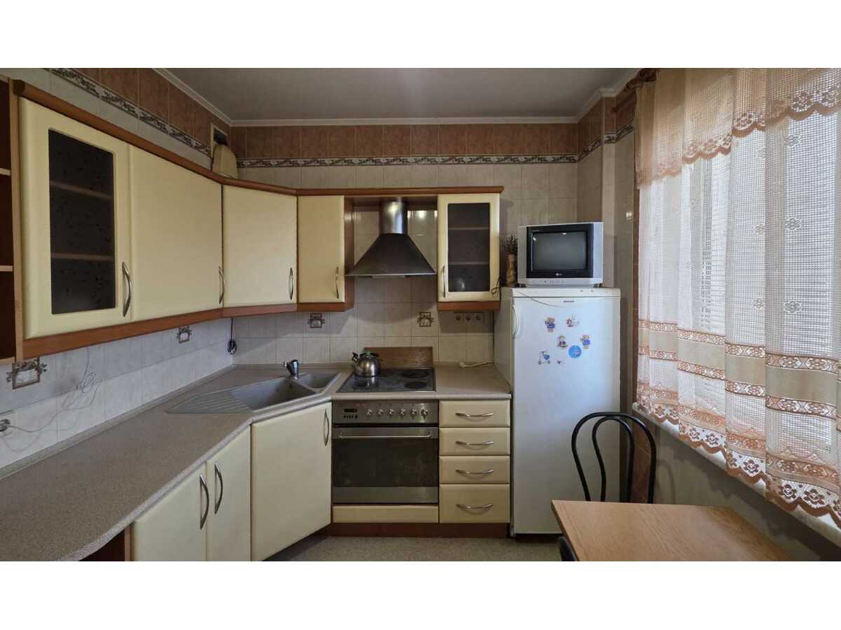 Здам довгостроково 3-к квартиру Київ, Голосіївський, вул. Академіка Заболотного, 108. 