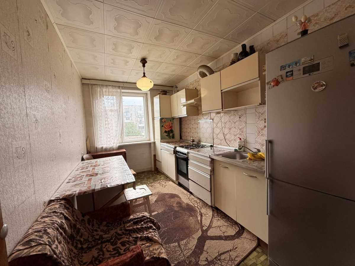 Продам 3-к квартиру Іллічівськ, Чорноморськ, Александрийская, 18А. 