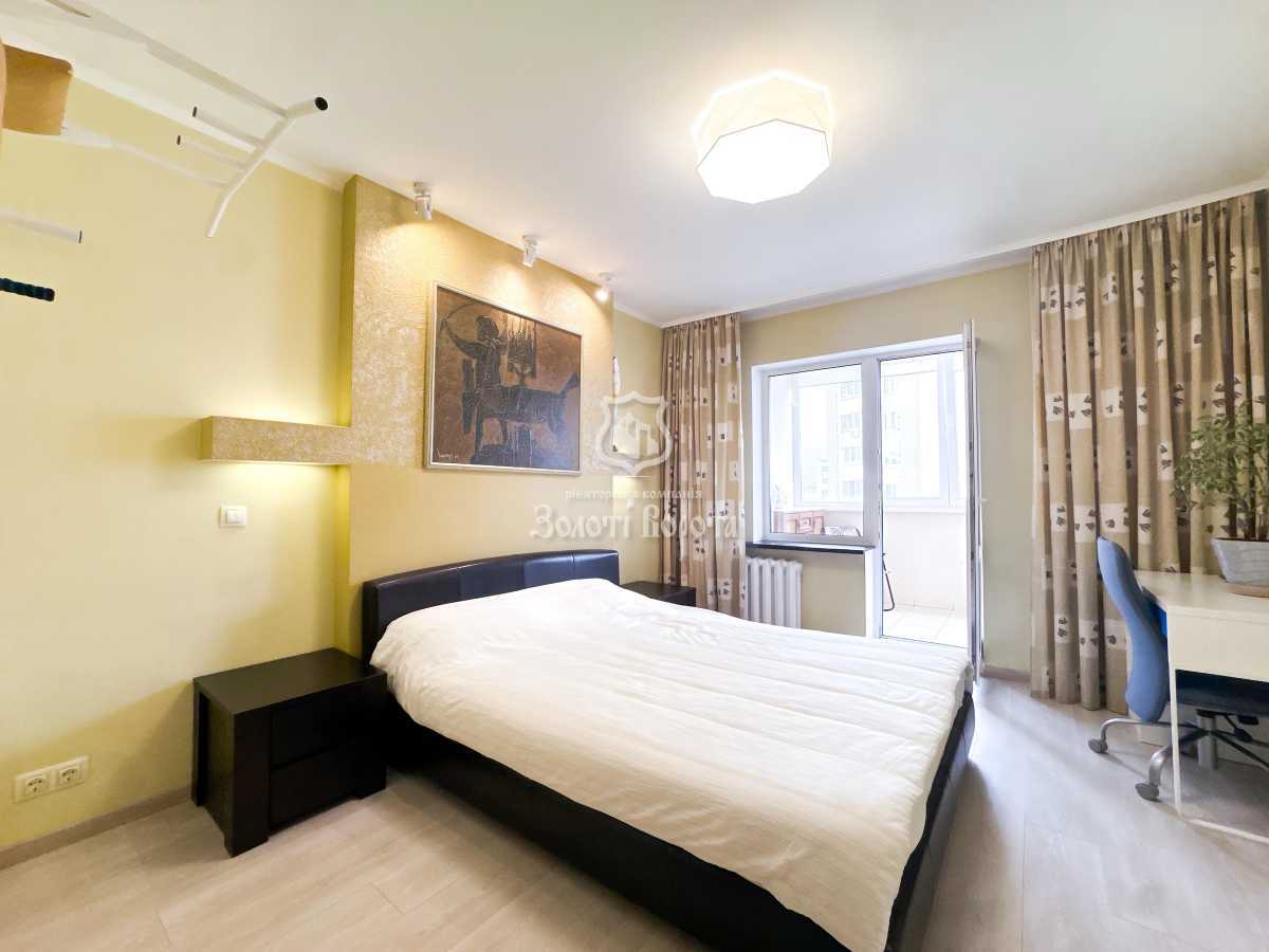 Продам 3-к квартиру Київ, Дарницький, вул. Михайла Драгоманова, 1Г. 