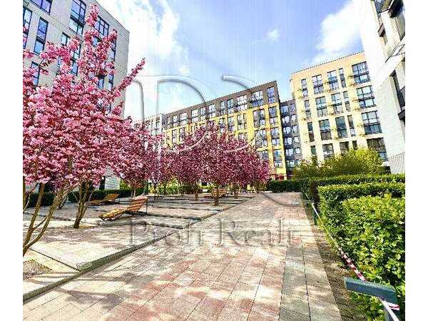 Продам 3-к квартиру Київ, Шевченківський, вул. Салютна, 2. 