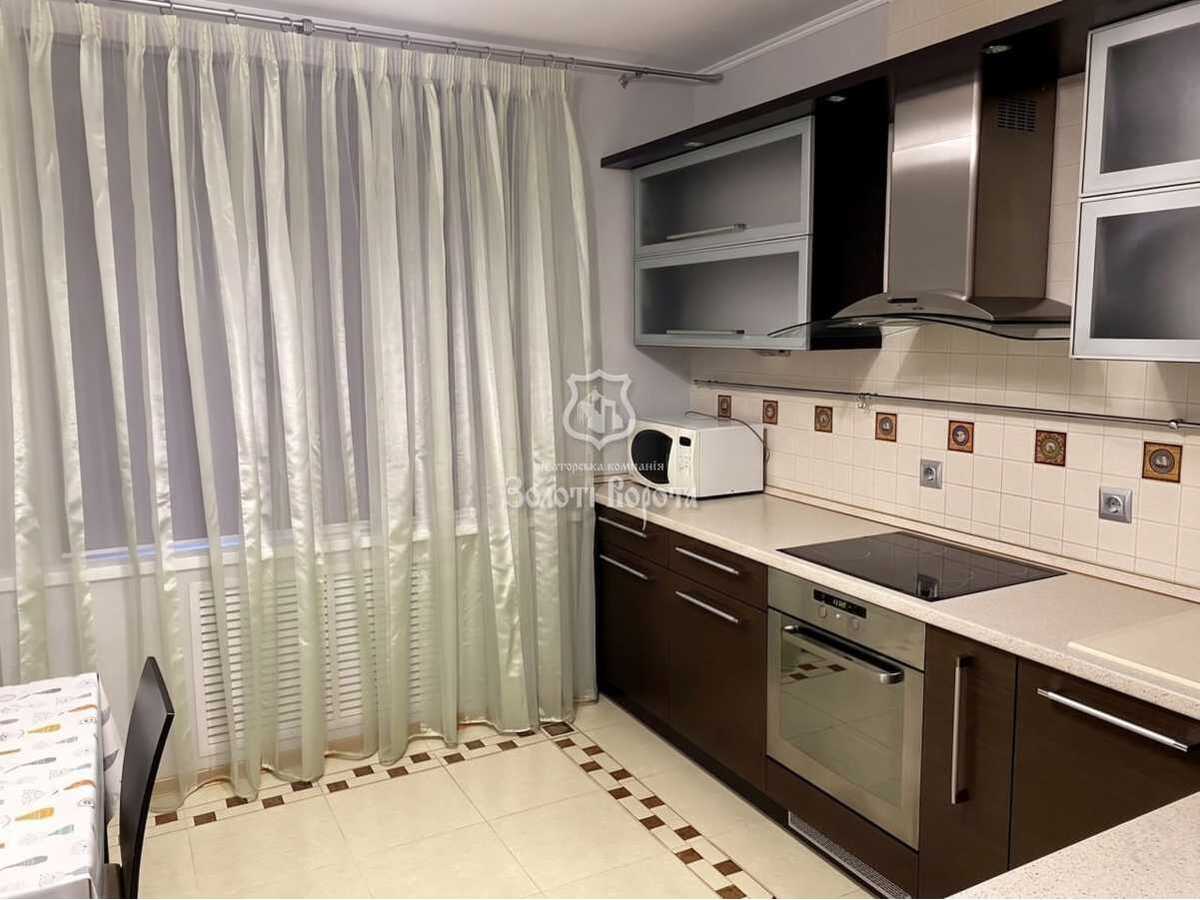 Продам 2-к квартиру Київ, Голосіївський, пров. Феодосійський, 14а. 