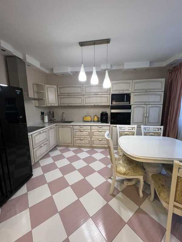 Продам 4-к квартиру Київ, Солом`янський, вул. Волинська, 10. 