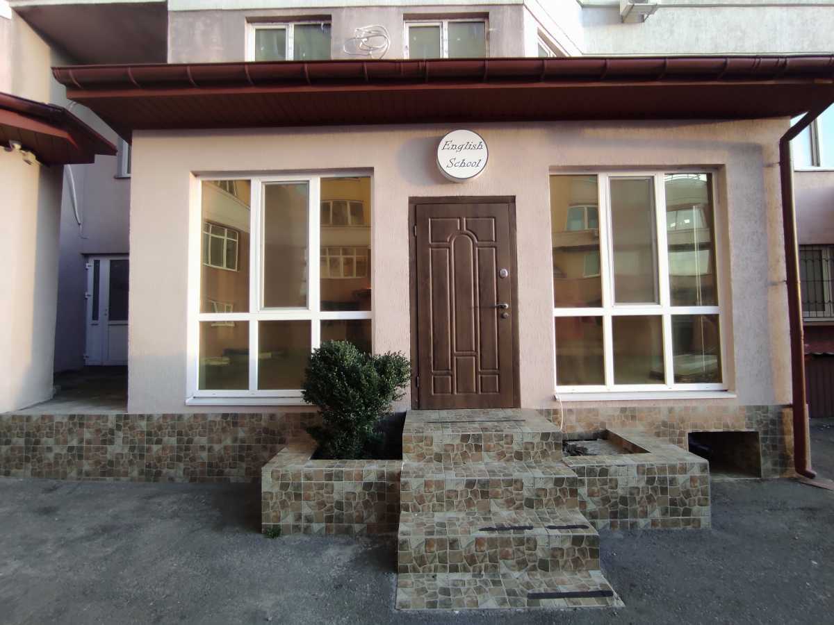 Продам  торгову площу Київ, Дарницький, вул. Євгена Харченка, 47. 