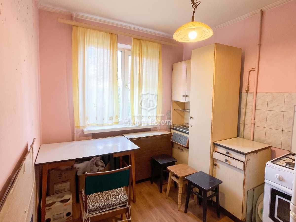 Продам 2-к квартиру Київ, Голосіївський, вул. Васильківська, 21-18. 
