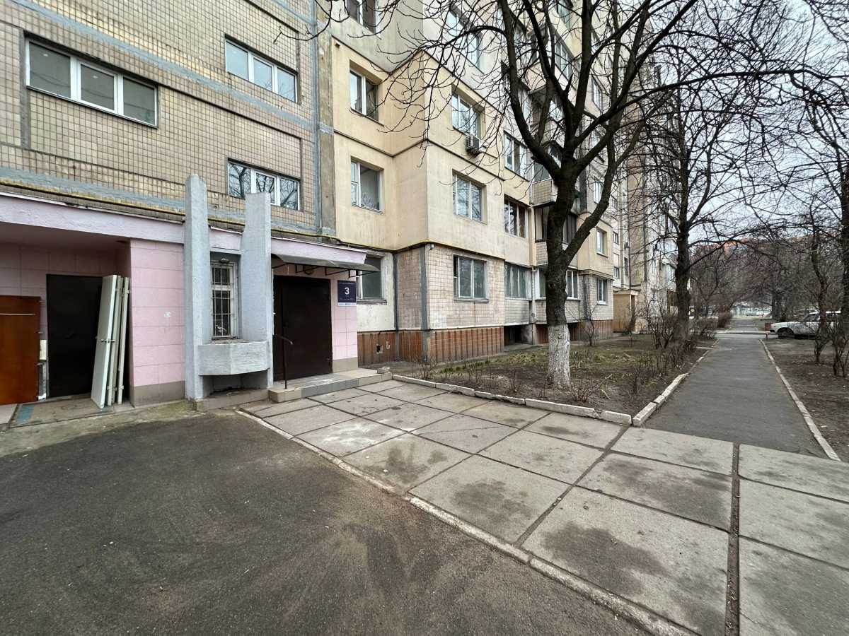 Продам 3-к квартиру Київ, Святошинський, просп. Академіка Корольова, 4. 