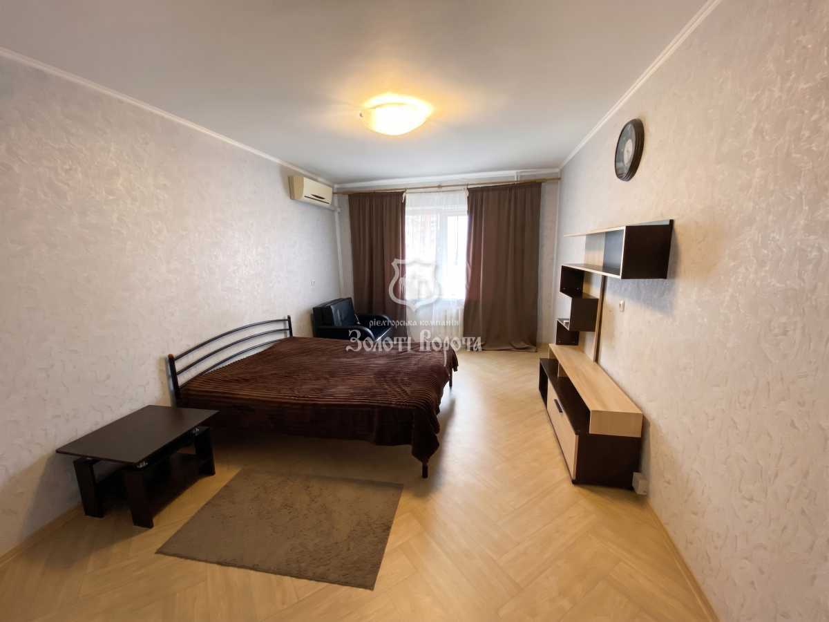 Продам 1-к квартиру Київ, Деснянський, вул. Марини Цвєтаєвої, 9а. 