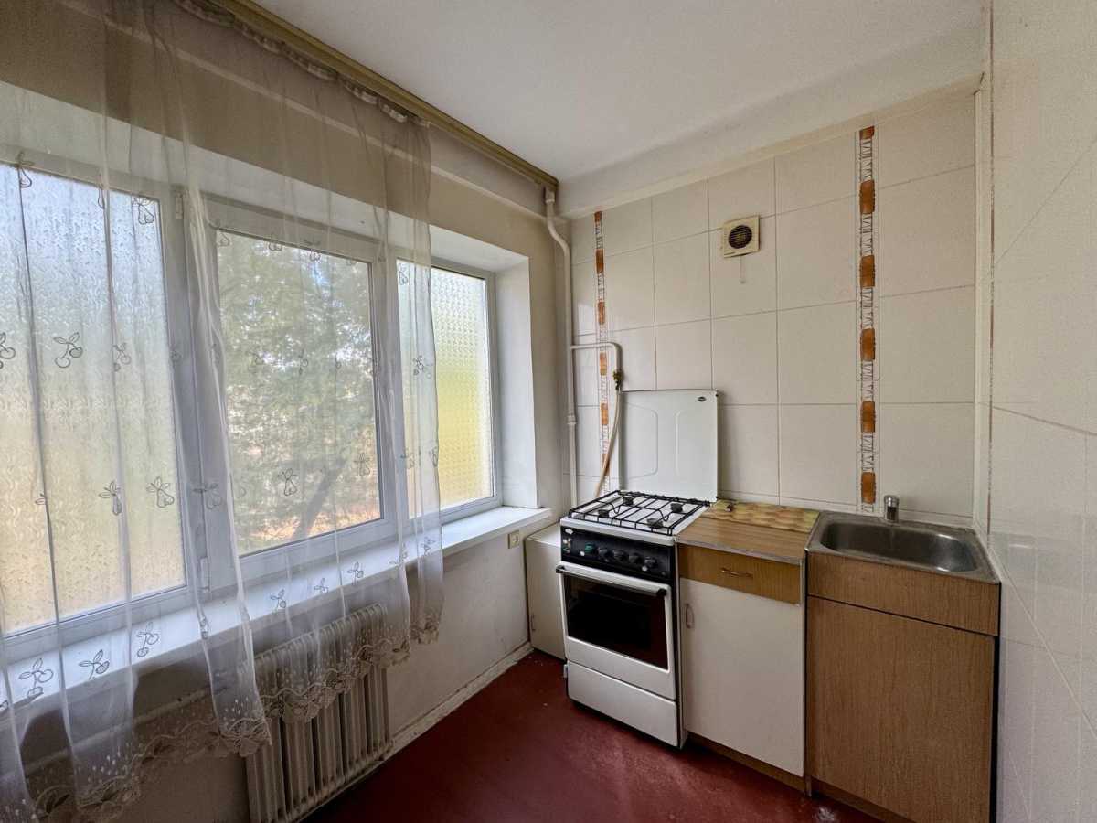 Продам 1-к квартиру Київ, Деснянський, вул. Мілютенка, 7а. 