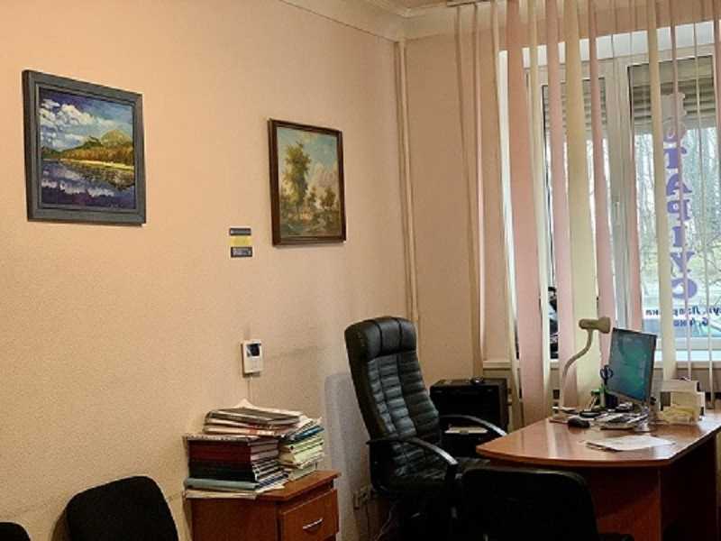 Продам 2-к квартиру Київ, Печерський, вул. Лаврська, 4. 