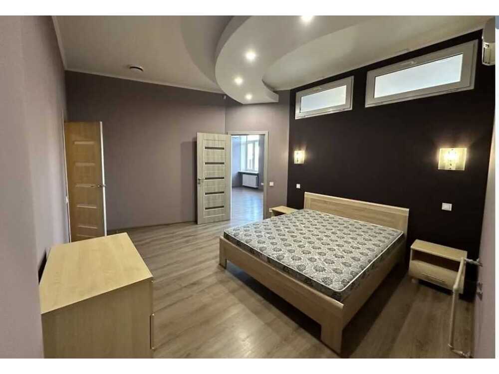 Продам 3-к квартиру Дніпро, Центральний, пр. Дмитра Яворницького, 72а. 