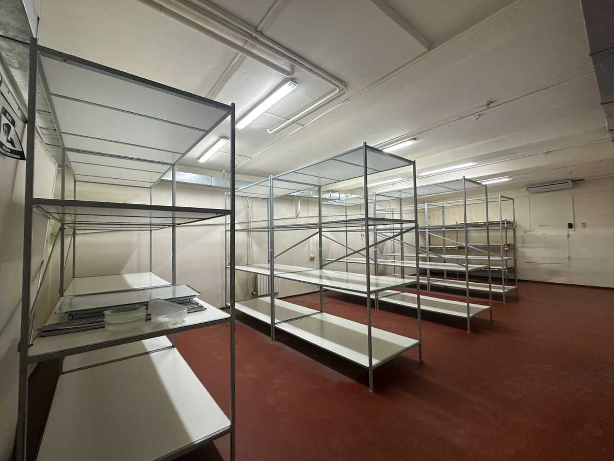 Продам  складське приміщення Київ, Оболонський, вул. Прирічна. 