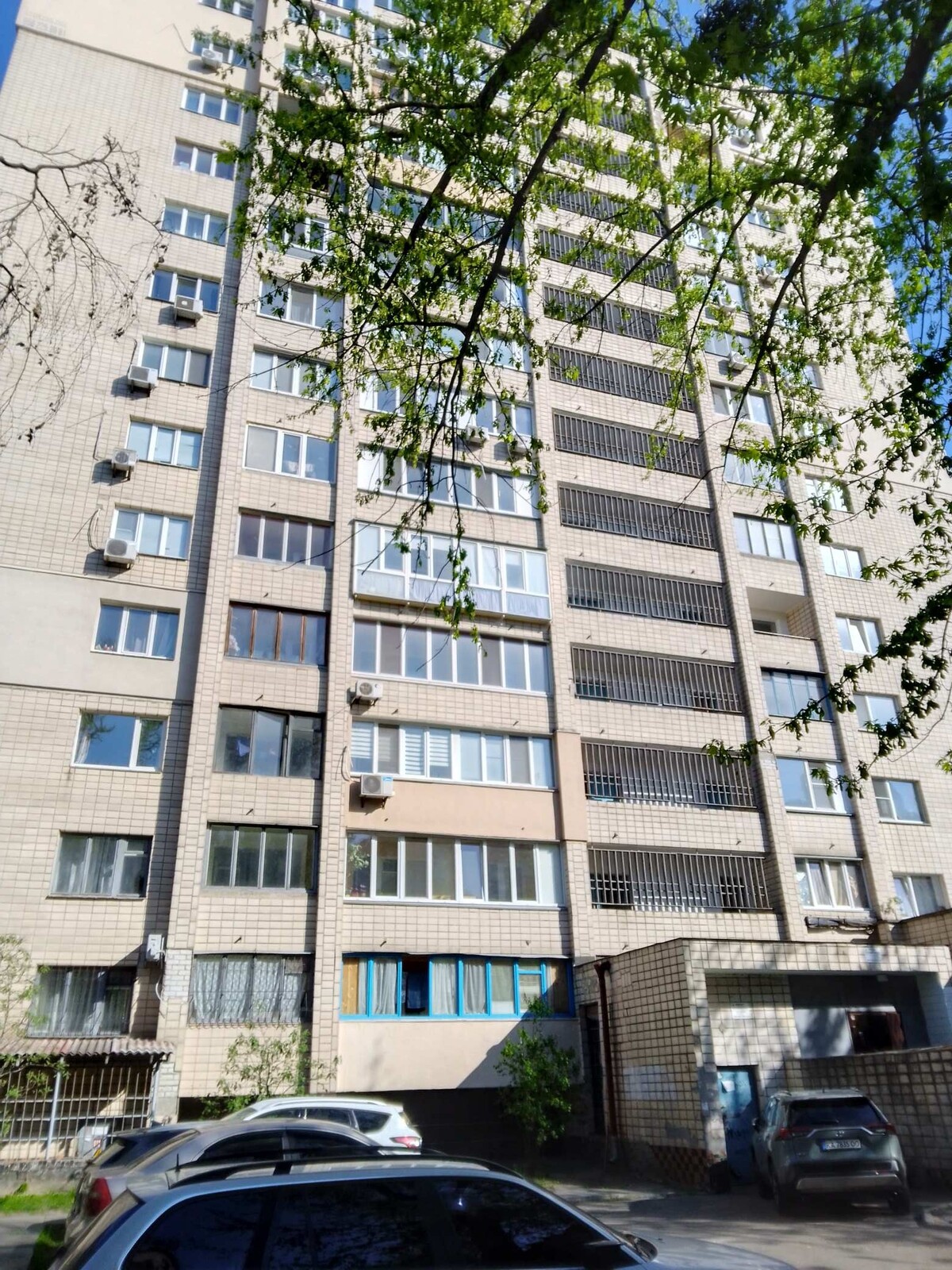 Олександрівська Слобідка. Продам 2-кімнатну квартиру. пр. Лобановського, 37.