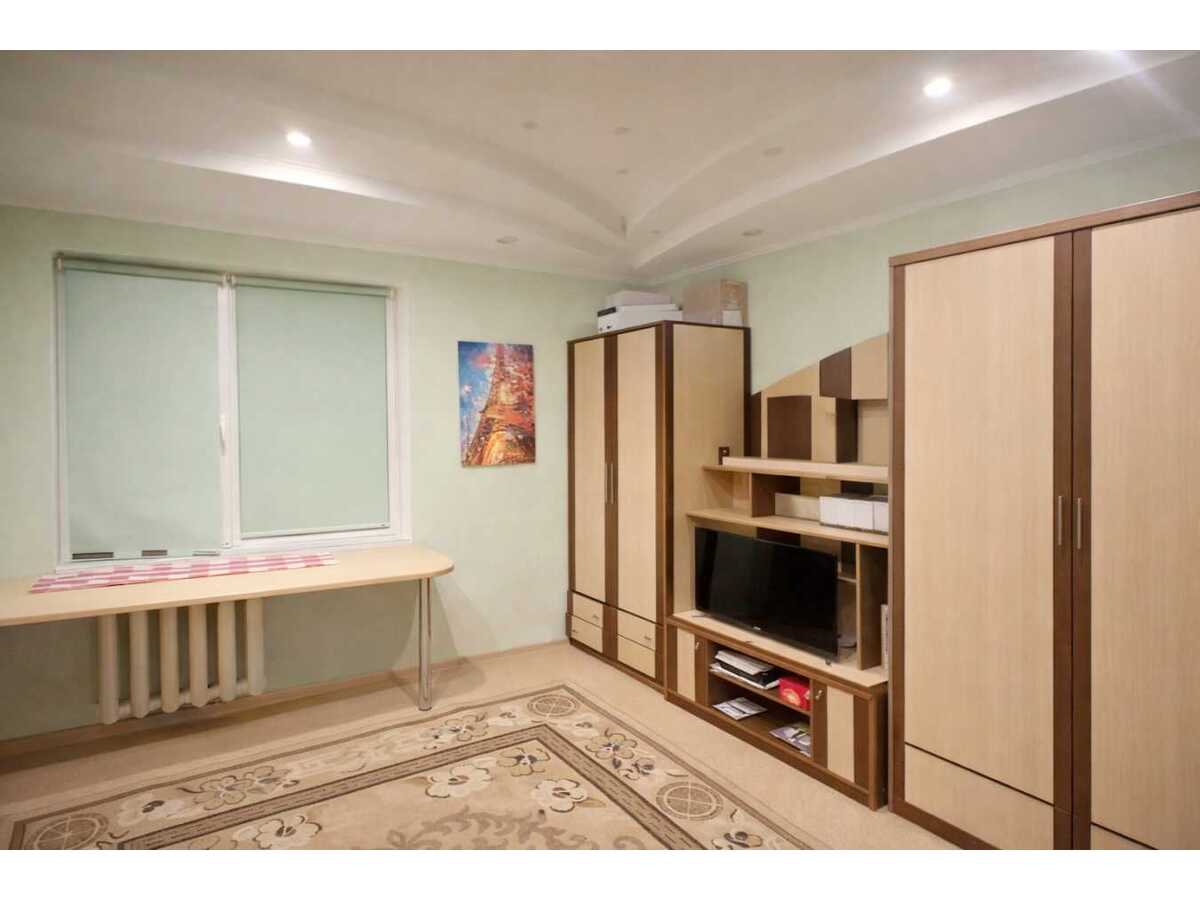 Продам 4-к квартиру Київ, Дарницький, просп. Петра Григоренка, 1А. 