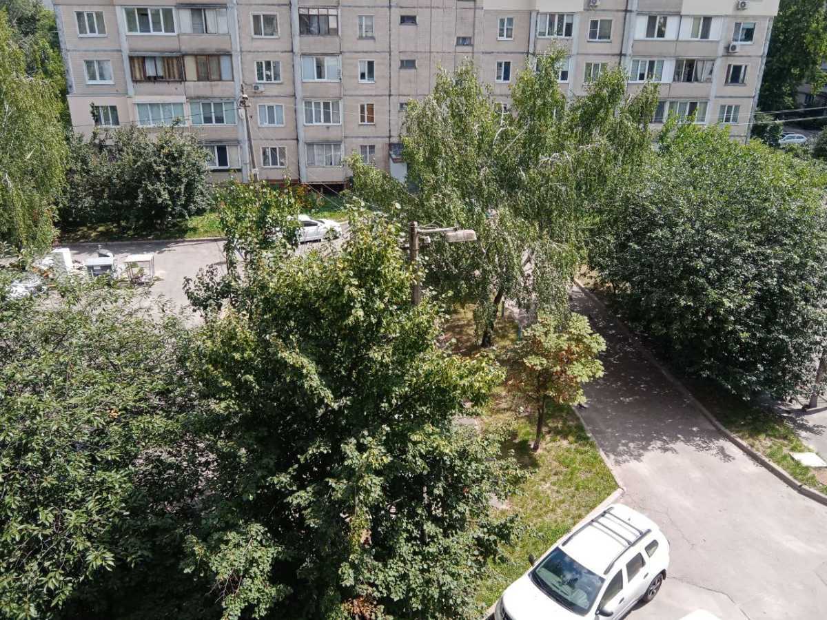 Продам 1-к квартиру Київ, Голосіївський, вул. Теремківська, 21. 