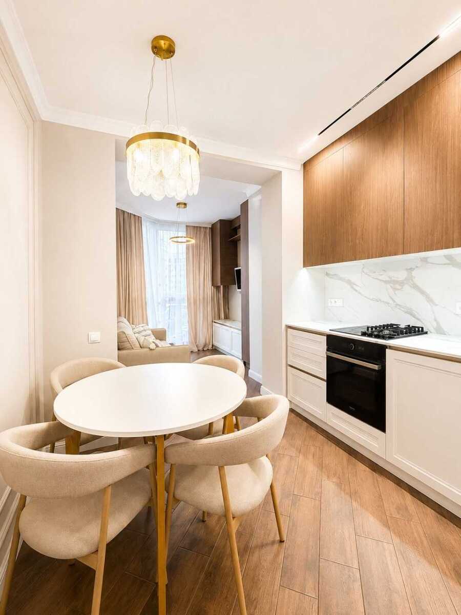 Продам 2-к квартиру Бучанський, Софіївська Борщагівка, Мартинова, 6. 