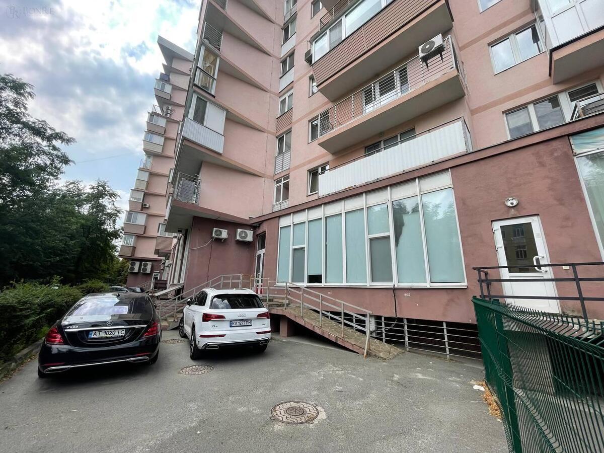 Продаж Фасадного, Торгового приміщення на Януша Корчака 118м2