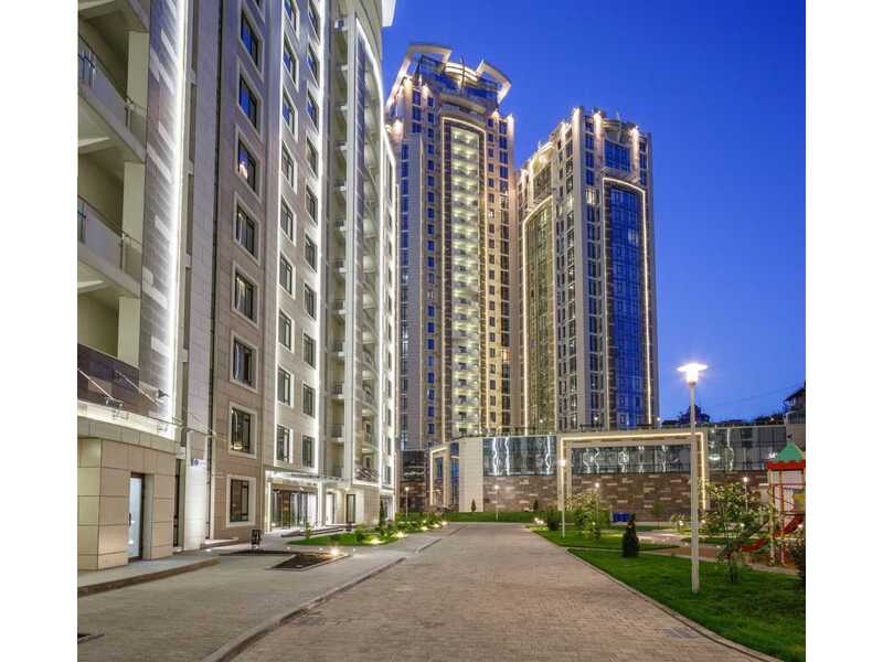 Продам 4-к квартиру Київ, Печерський, вул. Саперне Поле, 3. 