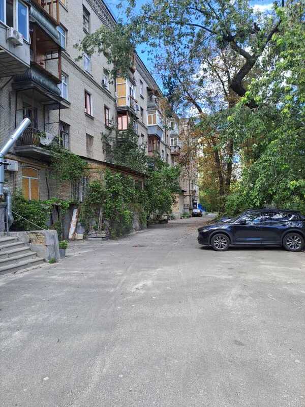 Продам 3-к квартиру Київ, Шевченківський, вул. Олександра Довженка, 10. 