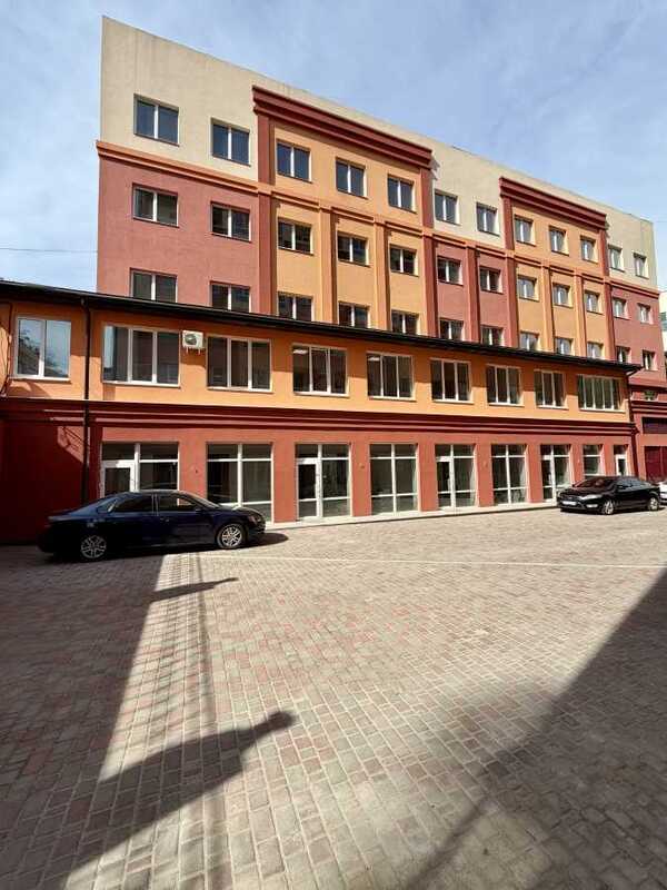 Продам  торгову площу Київ, Шевченківський, вул. Глибочицька, 17. 