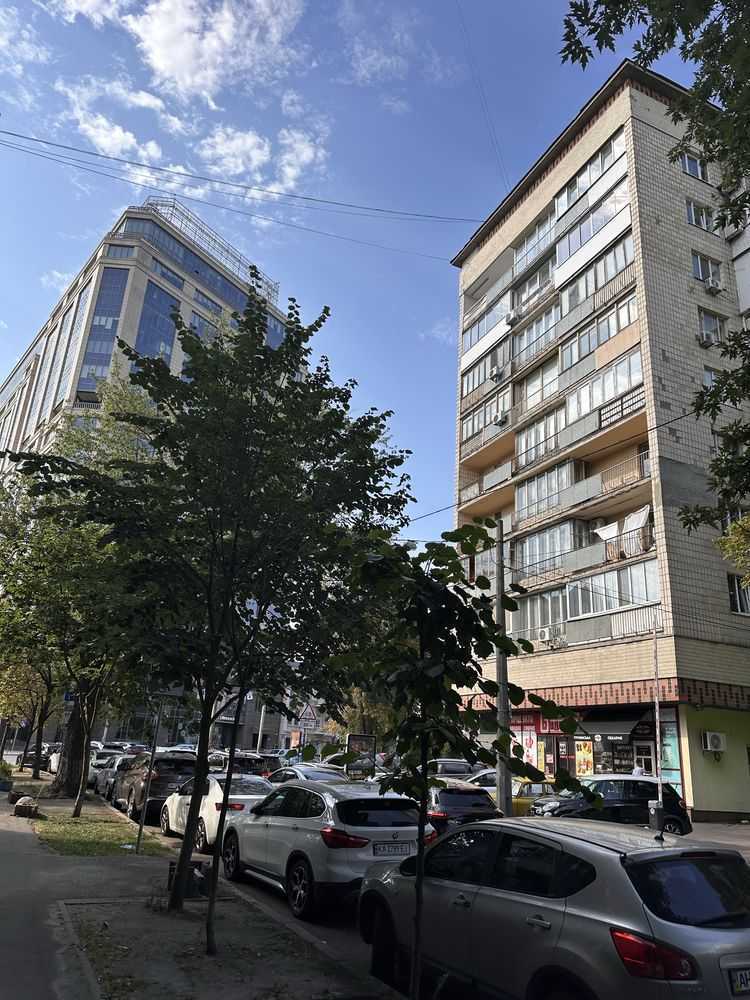 Продам 3-к квартиру Київ, Печерський, вул. Михайла Омеляновича-Павленка, 19. 