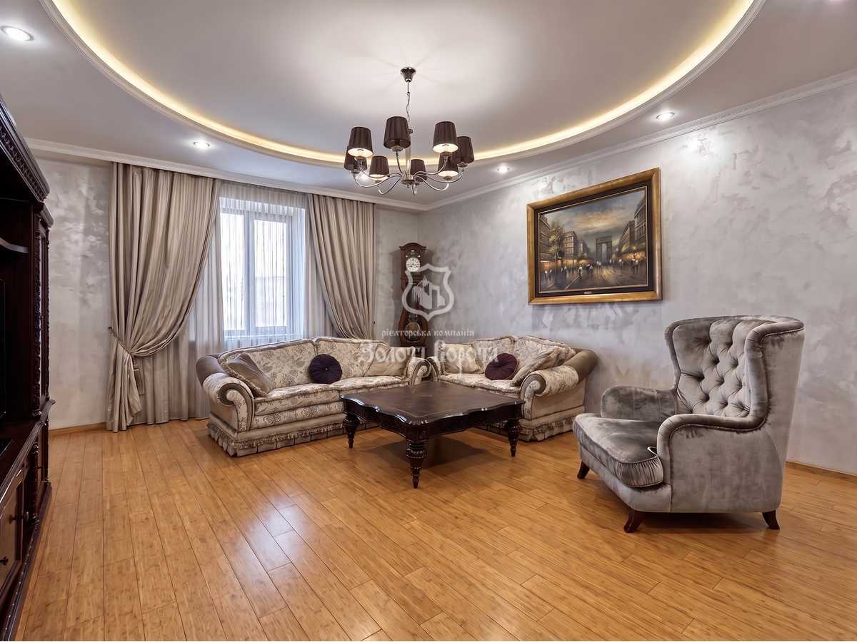 Продам 3-к квартиру Київ, Подільський, вул. Вишгородська, 45/2. 